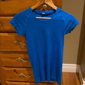 Lululemon top, blue, size 4. Excellent condition.